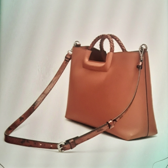 Zara Handbags - NWT Zara Shoppers Bag with animal print Handles